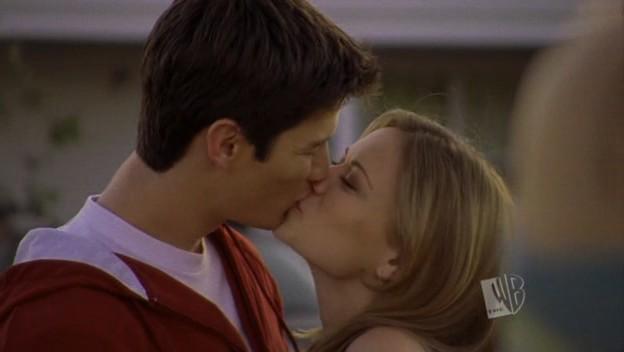 nathan et haley statue